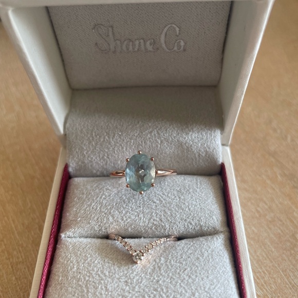 Beautiful Aquamarine and Diamond Ring! - Picture 1 of 3
